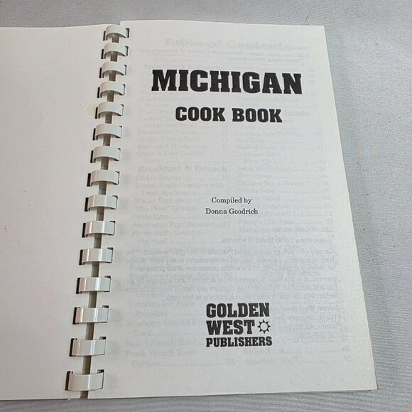 1999 Michigan Cookbook Compiled by Donna Goodrich Softcover Spiral Bound - Picture 4 of 14